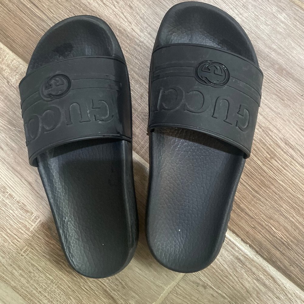 Gucci Women Logo Slide Slip-On Sandals Made Italy Black Rubber 525140 37 US 6